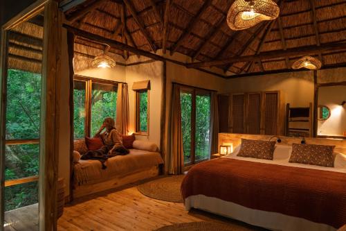 Ένα ή περισσότερα κρεβάτια σε δωμάτιο στο Koroi Forest Camp