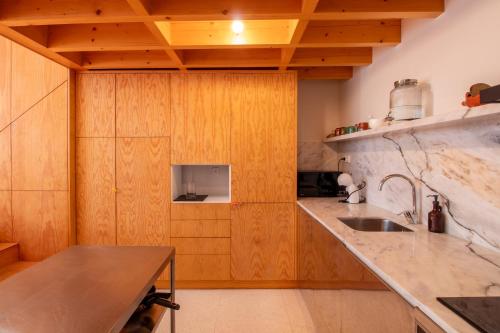 Chic Campanhã Home w Free Parking by LovelyStay