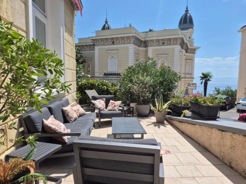 Superior Seaview Apartment