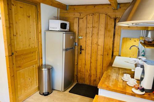 Photo de la galerie de l'établissement Little chalet with garden and view, aux Houches