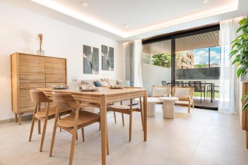 Urban retreat with patio and cinema REMS