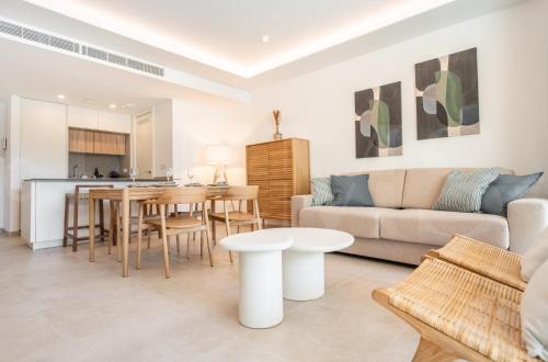 Urban retreat with patio and cinema REMS
