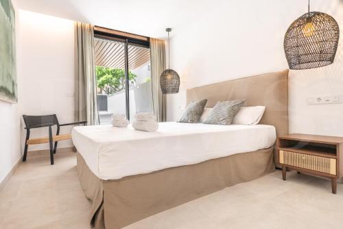 Urban retreat with patio and cinema REMS