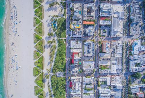 an aerial view of a beach and buildings at Heart of Ocean Drive - Studio - Rooftop Pool in Miami Beach