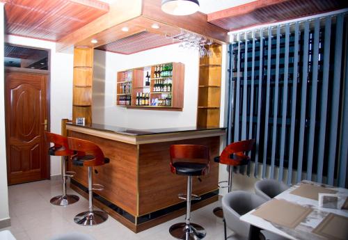 El lounge o bar de Shaste City Hotel