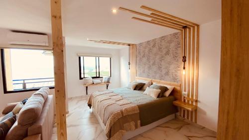 A bed or beds in a room at Sunset Paradise