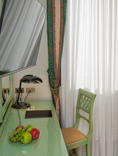 a kitchen with a table with a bowl of fruit at Hotel Donatello in Padova