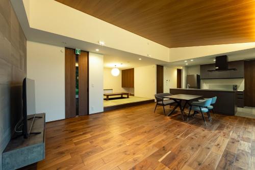 a dining room and kitchen with a table and chairs at 緑と光が包む家 in Nasu