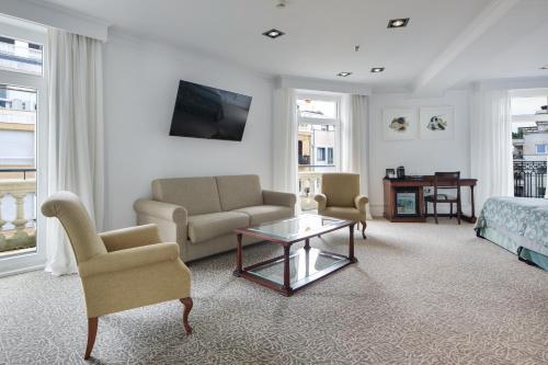 Ruang duduk di Hotel de Londres y de Inglaterra