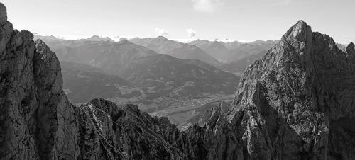 a black and white photo of a mountain range at Privatzimmer und Ferienwohnungen Gassner in Admont