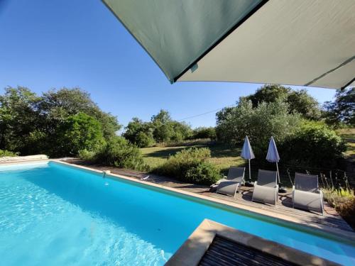 Piscina de la sau aproape de Le Manse