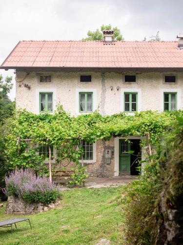 Φωτογραφία από το άλμπουμ του Hidden Valley House - a rustic retreat σε Most na Soči