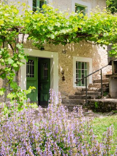 Φωτογραφία από το άλμπουμ του Hidden Valley House - a rustic retreat σε Most na Soči