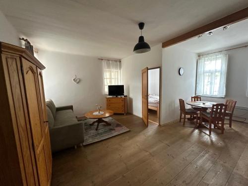 Apartment Dehtářeにあるテレビまたはエンターテインメントセンター