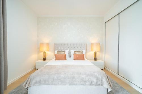 Nora Charming Apartment - Pool -10m Walk City Center