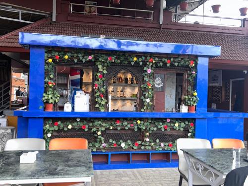 Ein Restaurant oder anderes Speiselokal in der Unterkunft Heranya Taleju 