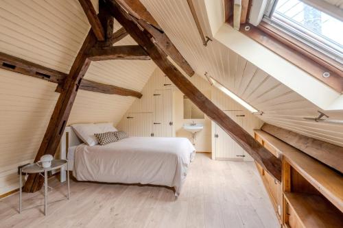 a bedroom with a bed in a attic at La Ferté - Wifi - Animaux autorisés in La Ferté-Bernard