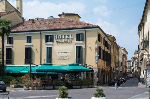 a building with a hotel on the side of a street at Hotel Donatello in Padova