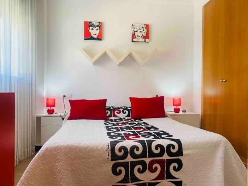 Postel nebo postele na pokoji v ubytování Apartamento 1ª línea playa con piscina y parking