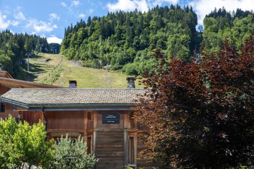 Cette cabine offre une vue sur la montagne. dans l'établissement Simply Morzine - Chalet Visage, à Morzine