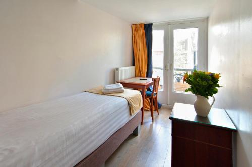 Postel nebo postele na pokoji v ubytování Hotel La Belle Vue