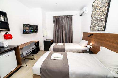 Postel nebo postele na pokoji v ubytování Luxury New 2 Single Bed Studio with views - BV6