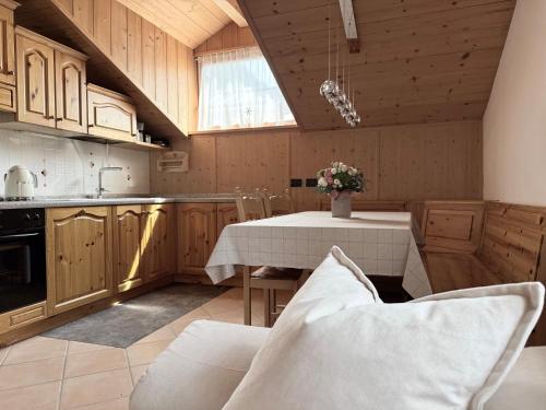 Kuchyň nebo kuchyňský kout v ubytování Snowflake Apartment