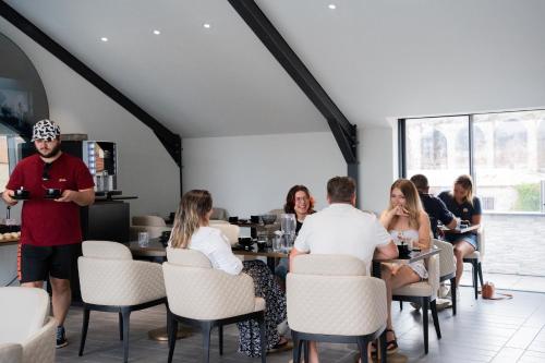 a group of people sitting at tables in a restaurant at Smartr Porto Gaia in Vila Nova de Gaia