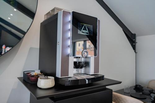 a coffee machine sitting on a black table at Smartr Porto Gaia in Vila Nova de Gaia