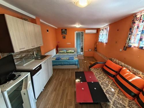 Η κουζίνα ή μικρή κουζίνα στο Danailovi Guest House