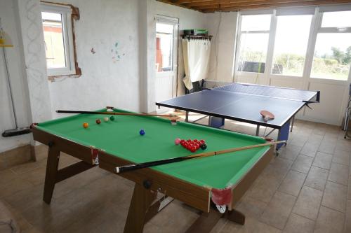 Biliár nebo kulečník v ubytování Carol Cottage & Master Suite - Mourne Mountains