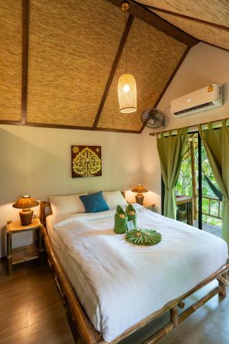 a bedroom with a large bed in a room at Bamboo Bay Eco Resort in Srithanu