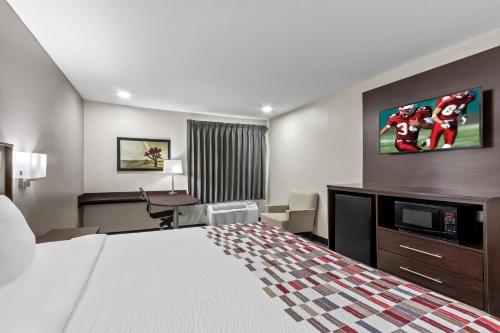 Ένα ή περισσότερα κρεβάτια σε δωμάτιο στο Red Roof Inn Phoenix North - I-17 at Bell Rd