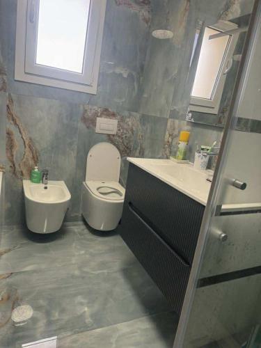 a bathroom with a toilet and a sink at Casa di Nonni 