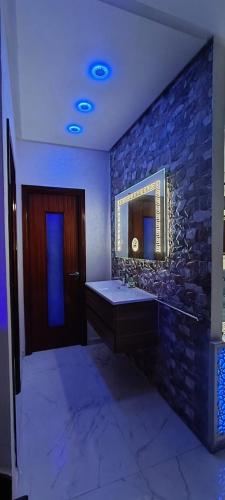 Una cama o camas en una habitación de Rabat sidi yahya zaër