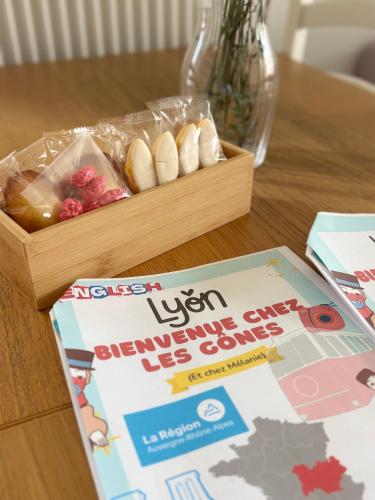 a wooden box of food on a table at Côté Parc - appt entier neuf et cosy, parking & au pied du métro à Lyon in Vénissieux