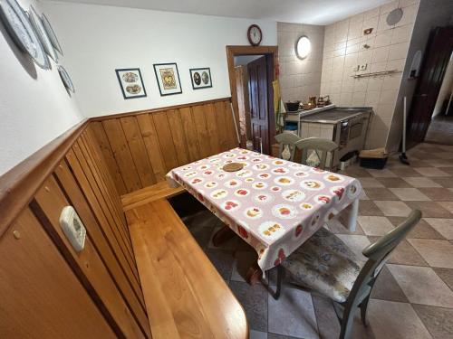 Un lugar para sentarse en Hiša p'r Kobalu
