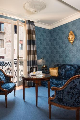 a living room with a couch and a table at Art Hotel Orologio in Bologna