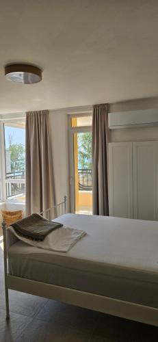 Cozy sea view studios