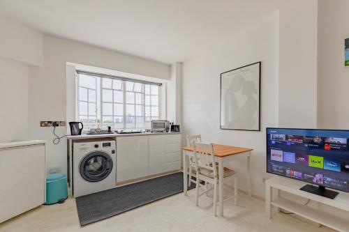 Kuchyň nebo kuchyňský kout v ubytování Superbly Located City Studio in Russell Square