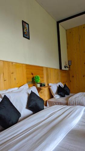 Gallery image of Lime wood in Neelam