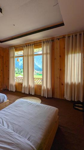 Gallery image of Lime wood in Neelam