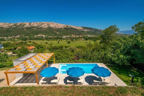 Apartment Juranić II with pool