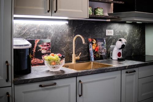 Cucina o angolo cottura di Luxury Villa Unikat with Seaview & Jacuzzi