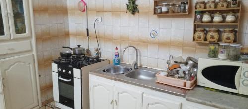 Dapur atau dapur kecil di appartement meublé à tunis centre