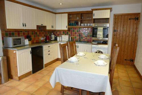 Kuchyň nebo kuchyňský kout v ubytování Carol Cottage & Master Suite - Mourne Mountains