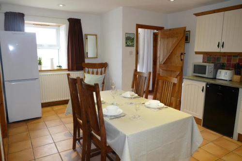 Kuchyň nebo kuchyňský kout v ubytování Carol Cottage & Master Suite - Mourne Mountains