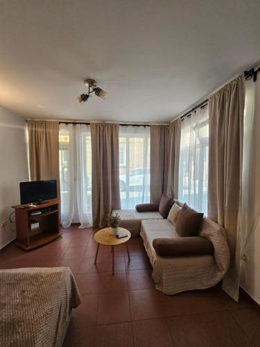 Charming Ground Floor Aprt In Old Sofia