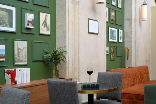 Posezení v ubytování Hôtel Littéraire Stendhal et Spa