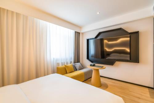 TV/Unterhaltungsangebot in der Unterkunft VYLUK Hotel Beijing Universal Studios-蔚徕酒店 北京环球影城店